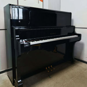 Piano Vertical KAWAI BL71 de Segunda Mano de Japón con Tono Cálido para Compradores Globales - Product Image 1