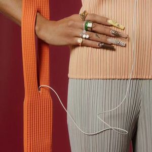 Sac de rangement tricoté élégant 2026 en gros, bandoulière portable pour iPhone, pochette de téléphone pour l'extérieur - Product Image 4