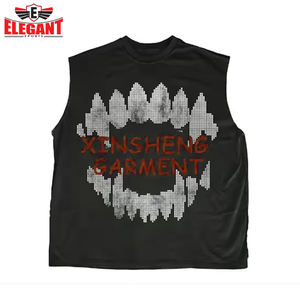 2025 Venta al por mayor Ropa de calle Logotipo personalizado Impresión digital Camiseta sin mangas con estampado de pegatinas para hombres Conjunto corto de deportes elegantes - Product Image 6