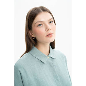 Chemise longue décontractée en lin brodé de fleurs menthe - Product Image 4