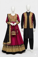 Robe Kuchi traditionnelle ultra longue en mousseline de soie blanche afghane avec corsage en velours noir et broderie à la main en zari doré complexe, décontractée