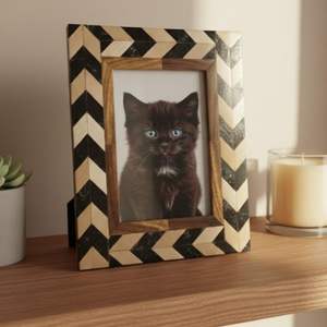 Marco de Fotos de Resina y Madera Hecho a Mano, Personalizable, Decoración Moderna para el Hogar, Rústico, para Pared o Mesa, Regalo para Bodas o Aniversarios - Product Image 3