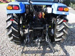 Tractor de Ruedas Compacto SOLIS 50 Usado de Fábrica, Tracción 2WD, Motor de Transmisión por Engranajes, Peso 2600 KG, 0-2000 Horas, en Venta - Product Image 4