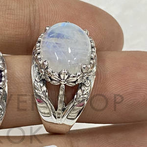 แหวนเงินแท้ 925 ประดับพลอยทรงรีธรรมชาติ ดีไซน์คลาสสิกแบบกรงเล็บปีกและลายใบไม้ เครื่องประดับสไตล์โบฮีเมียน - Product Image 2