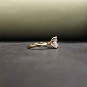 แหวนหมั้นทรง Radiant Cut ประดับด้วยหินธรรมชาติ ชุบทองบนสแตนเลสสตีล แบรนด์ Trendy DOPE JEWELLS สำหรับทุกเพศทุกวัย ได้รับการรับรองจาก IGI เหมาะสำหรับวันวาเลนไทน์ - Product Image 3