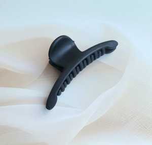 High Quality Sturdy Plastic <b>Hair</b> <b>Claw</b> <b>Clip</b> For Thick And Voluminous <b>Hair</b> With Smooth Edges For Safe And Comfortable Use - Product Image 3