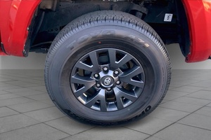 Camionnette 4x4 SR5 2023 d'occasion en excellent état, cabine double, benne courte - Product Image 6