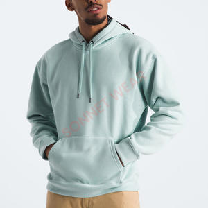 Pull à capuche chaud et confortable pour hommes avec capuche réglable en tissu durable, parfait pour les voyages, les aventures en plein air ou la détente à la maison - Product Image 3