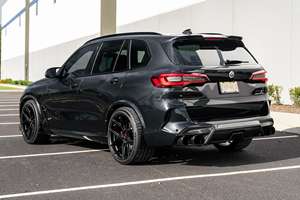 X5 M 2023 d'occasion modifiée, boîte automatique, moteur turbo, transmission intégrale, jantes R19 foncées, sans accident et prête à l'emploi - Product Image 4