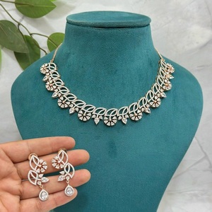 Conjunto nupcial de esmeralda de circón de lujo Conjunto de Esmeralda de Diamante Real Collar de glamour Vintage para mujeres y niñas para ocasiones especiales - Product Image 1