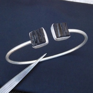 กำไลข้อมือทำมือสีเงินสเตอร์ลิง925พร้อมกำไลทัวร์มาลีนสีดำธรรมชาติชุบทองกำไลสไตล์น่ารักสำหรับเป็นของขวัญ - Product Image 1