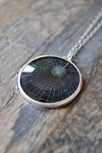 2024สินค้ามาใหม่สร้อยคอแบบใสแนวสตรีทบอยสร้อยแบบไม่สิ้นสุดสไตล์ฮิปฮอปพังค์สำหรับผู้ชายเครื่องประดับที่ทำจากเรซิ่น - Product Image 4