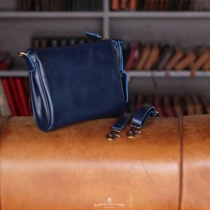 กระเป๋าสะพายข้างหนังวัวแท้พรีเมี่ยมสำหรับผู้หญิงทำด้วยมือทนทานหนังสีน้ำเงินเข้มเหมาะสำหรับใช้ในชีวิตประจำวัน - Product Image 3