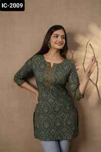 Top de algodón con estampado de estilo elegante túnica Desihn para uso diario e informal Kurtis cortos para mujer - Product Image 2