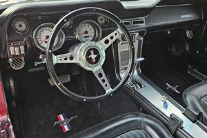 ฟอร์ด มัสแตง ปี 1968 มือสอง สภาพดี  เครื่องยนต์ V8 ขนาด 351 คิวบิกนิ้ว  ตกแต่งหลายรายการ  ลายเส้นสีทาใหม่ - Product Image 4