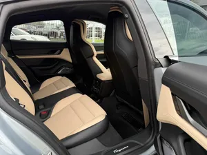 NEAT 2021, Taycan Turbo SI, faible kilométrage, transmission automatique, toit ouvrant panoramique, éclairage LED, feux diurnes LED - Product Image 6
