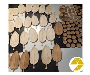 Plateau en bois élégant avec design écologique Plateau en bois durable Formes carrées ovales rondes pour un service alimentaire moderne et sophistiqué - Product Image 1
