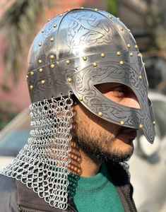 Casco de guerrero vikingo Armadura de acero grabado medieval con cota de malla y forro - Product Image 3