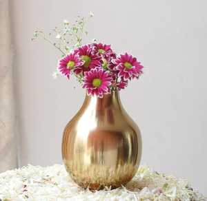 Florero dorado con flores artificiales Ideal para la oficina en casa o la decoración de eventos duradero y fácil de limpiar - Product Image 5
