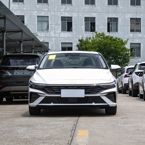 Voiture d'<span class=keywords><strong>occasion</strong></span> à l'exportation : Hyundai Elantra 1.5L CVT Luxury Edition 2023, berline à transmission <span class=keywords><strong>automatique</strong></span>, sans accident, en stock - Product Image 2