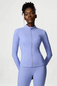 Conjunto de yoga hecho a medida de alta calidad para mujer, sin costuras y ligero, transpirable con logotipo frontal, patrón sólido, elementos esenciales de entrenamiento - Product Image 4