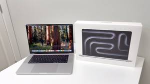 Apple MacBook Pro 16 นิ้ว ปี 2024 ใหม่เอี่ยม ราคาประหยัด พร้อมชิป Apple M4 Pro ที่มี 14 คอร์ CPU และ 20 คอร์ GPU สีดำสเปซแบล็ค / สีเงิน - Product Image 3