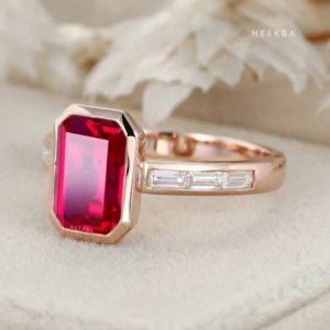 Ensemble de lunette en or massif 10 carats émeraude, rubis cultivé en laboratoire, bague de style Art déco fabriquée à la main avec option de changement de ton en métal/pureté - Product Image 3