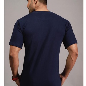 Nueva oferta de entrenamiento de culturismo para hombres) Camiseta de entrenamiento de gimnasio Camiseta básica de algodón y poliéster con cuello redondo para hombres - Product Image 3