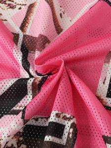 บริการพิมพ์ลายแบบซับลิเมชั่น OEM ปี 2026 เสื้อฟุตบอลแขนสั้นโพลีเอสเตอร์ 100% ผลิตตามสั่งพร้อมโลโก้และหมายเลขแบบย้อนยุค เสื้อตาข่าย - Product Image 4