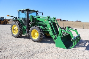 รถแทรกเตอร์ล้อยาง 2014 6140R MFWD  4WD พร้อมที่ตักด้านหน้า รถแทรกเตอร์อเนกประสงค์สำหรับฟาร์ม  ห้องโดยสารแบบปิด  เครื่องจักรกลการเกษตร - Product Image 1