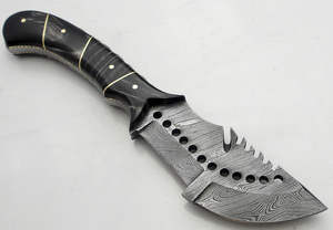 Cadeau de couteau damas personnalisé Couteaux de chasse en acier damas forgés avec manche en corne Cadeau pour lui Cadeau de couteau d'extérieur. - Product Image 3