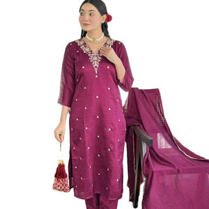 2025 Design attrayant prêt à l'emploi Vichitra soie broderie travail léger à la mode Salwar costume avec taille et couleur disponibles - Product Image 1