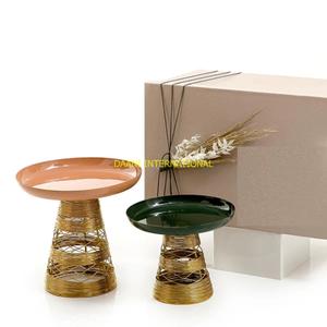 Ensemble de deux supports à gâteaux décoratifs avec base en fil doré Assiettes pêche et vertes pour gâteaux Cupcakes Cookies Présentoir à desserts moderne - Product Image 1