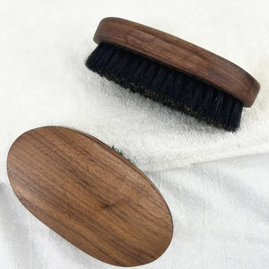 Brosse à barbe en bois avec poils de cheval et nylon, design écologique pour l'entretien masculin - Product Image 2