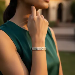 กำไลข้อมือไทเทเนียมคลาสสิค ดีไซน์เพชร สำหรับผู้ชาย ใส่ได้ทุกวัน - Product Image 2