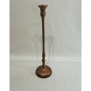 Tres elegantes candelabros de diferentes alturas con acabados únicos, cada uno con textura martillada, colección a precio de mayoreo. - Product Image 3