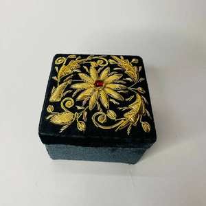 Boîte de rangement pour bijoux en tissu Shanell, motif parfait, magnifique, fabrication artisanale, pièce royale pour offrir en cadeau - Product Image 1