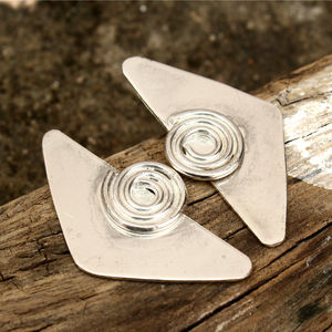 Pendientes de tuerca de latón de alta calidad, triángulo geométrico recubierto de plata de ley, uso diario, joyería de moda para fiesta para mujer - Product Image 2