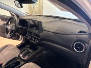 Hyundai Kona SEL AWD Plus 2023 Usado en Excelentes Condiciones, Sin Accidentes, Volante a la Izquierda/Derecha - Product Image 3