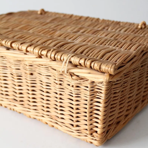 Boîte à mouchoirs rectangulaire en rotin tissé à la main pour la décoration intérieure bohème et rustique - Product Image 5