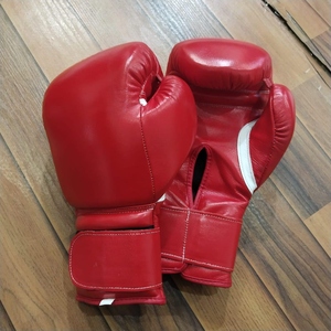 Service OEM Nouveau modèle gagnant Logo personnalisé Sangle de maintien Gants de boxe RTS Véritable cuir rouge foncé Gants de boxe pour entraînements CP-BG-52 - Product Image 1