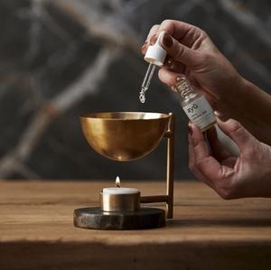 Quemador de Aceite de Metal Dorado Premium con Soporte Elevado, Calentador de Aceite de Aromaterapia de Lujo, Difusor de Aroma de Latón Hecho a Mano para Spa - Product Image 3