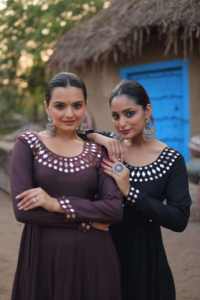 Dernière tenue de créateur Excellente qualité de haute qualité à la demande Look élégant Rayonne cultivée avec un vrai miroir Fabrication de Surat - Product Image 5