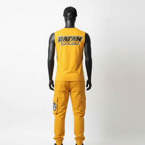 Conjunto de Camiseta sin Mangas de Algodón Grueso y Pantalones Cargo con Logotipo Bordado en Amarillo, Tela Premium, 2 Piezas, para Hombre - Product Image 2
