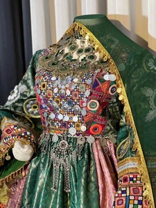 Robe Kuchi Afghane Traditionnelle Avec Broderie Multicolore Travail Miroir Lourd Jupe Complète Tissu Vert Et Rose Avec Large - Product Image 3
