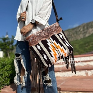 Nouvel arrivage de sacs à main usinés à franges couleur jacquard turquoise sacs en tissu de bohème sacs élégants et vendus à chaud pour femmes - Product Image 1