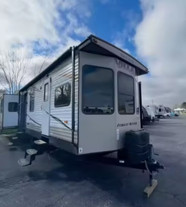 Autocaravanas y Remolques de Viaje F-o-r-e-s-t R-i-v-e-r Salem V-i-l-l-a C-l-a-s-s-i-c 400R-E-T-S 2016 2017 2018 2020 - Product Image 1