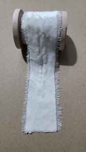 Rollos de cinta de terciopelo hechos a medida en colores blancos disponibles en carretes ideales para el teñido personalizado adecuado para proyectos de arte y artesanía - Product Image 6