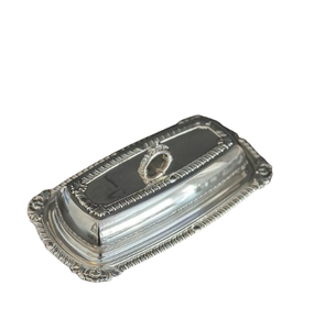 Plat à beurre moderne fini argent Plat à beurre en acier inoxydable Plat à beurre poli Réfrigérateur et rangement de comptoir Ustensiles de cuisine - Product Image 2