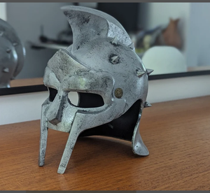 Casco de exhibición Maximus Decimus Meridius de moda con soporte, estilo Gladiador, para Cosplay, Griego, Esparta, Antiguo Romano, Acero Corintio - Product Image 2